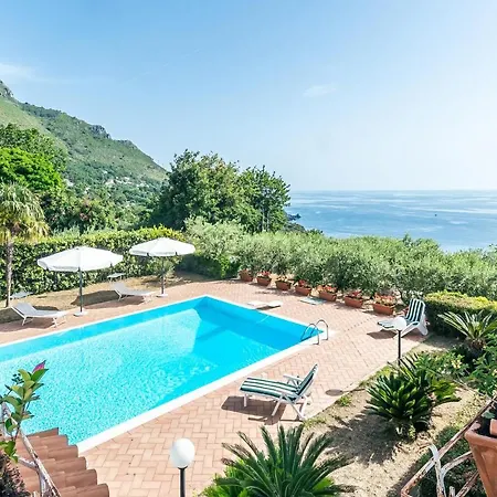 Hébergement de vacances Awesome In With House Sea View