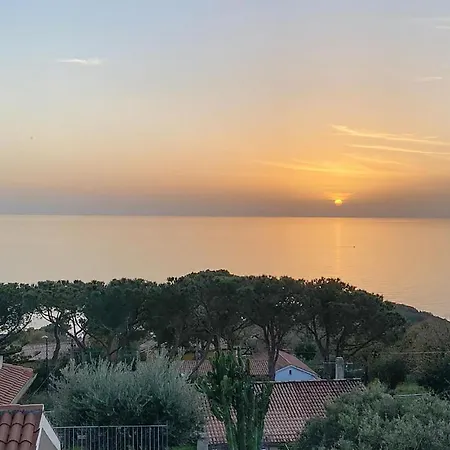 Hébergement de vacances Awesome In With House Sea View *