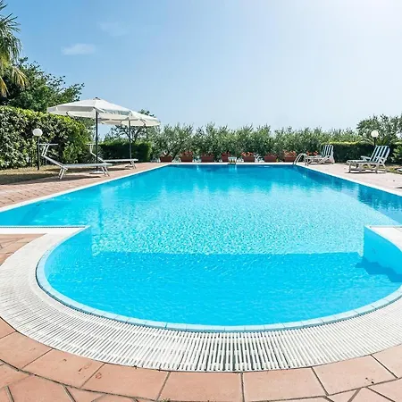 Hébergement de vacances Awesome In With House Sea View