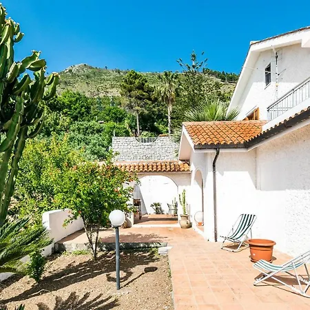 Awesome In With House Sea View