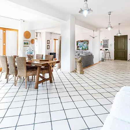 Hébergement de vacances Awesome In With House Sea View *